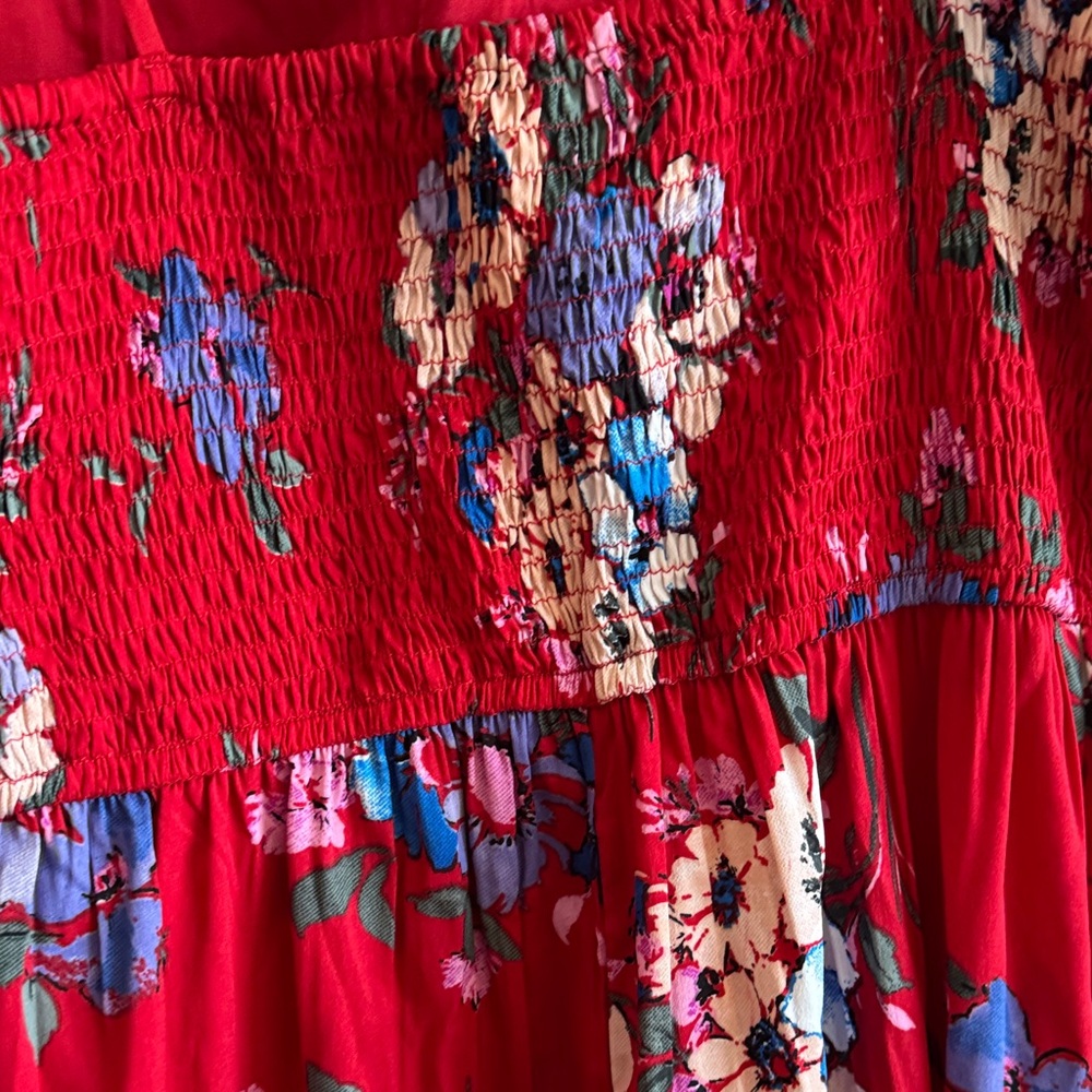 Elegant Red Floral Maxi Dress - Picture 5 of 6